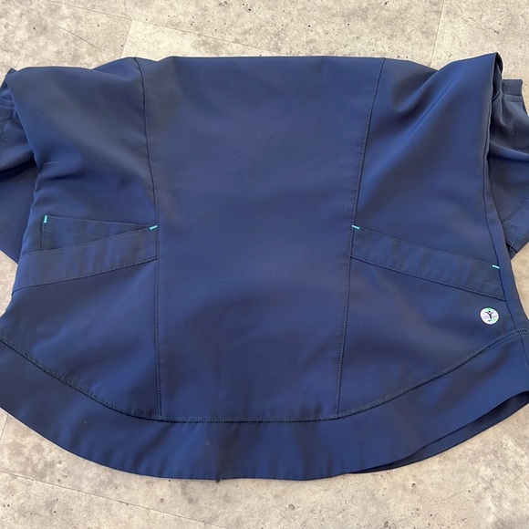 Scrubletics XS navy scrub top. LIKE NEW - Picture 5 of 5